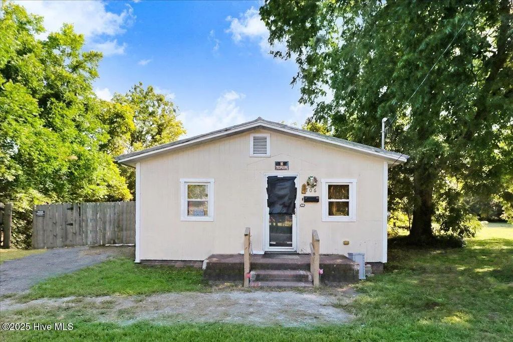 706 Caswell Street, Smithfield