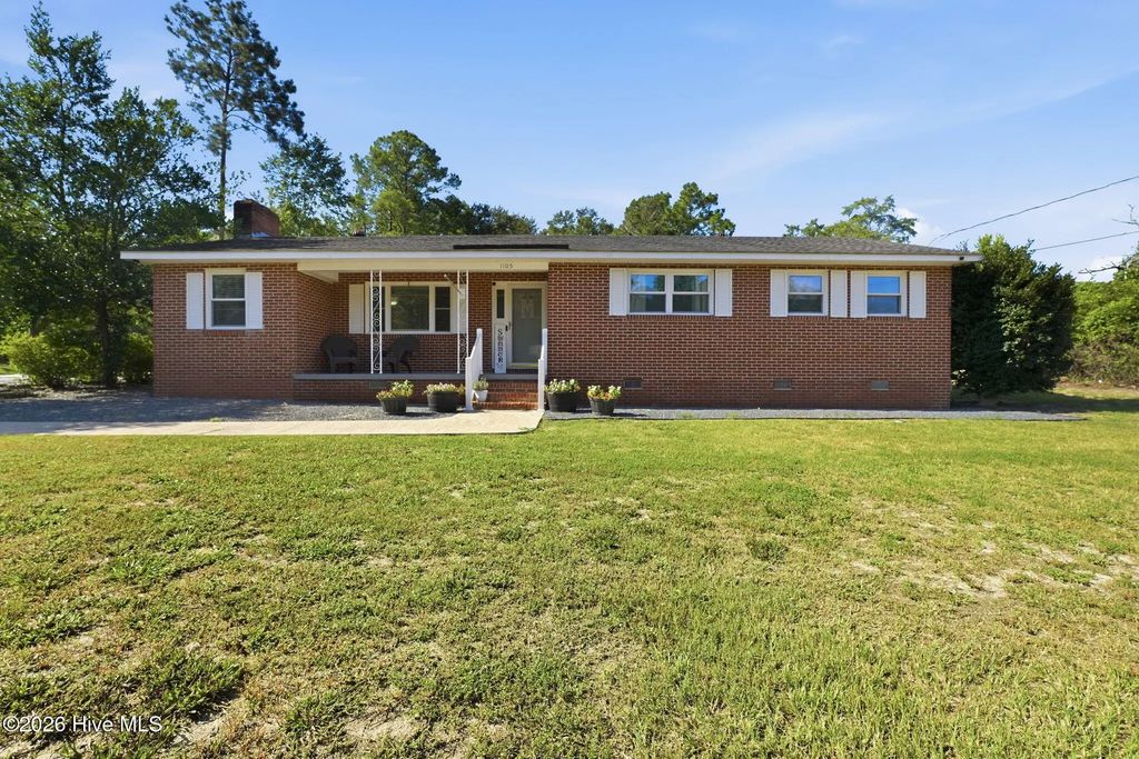 1105 Oak Avenue, Hamlet