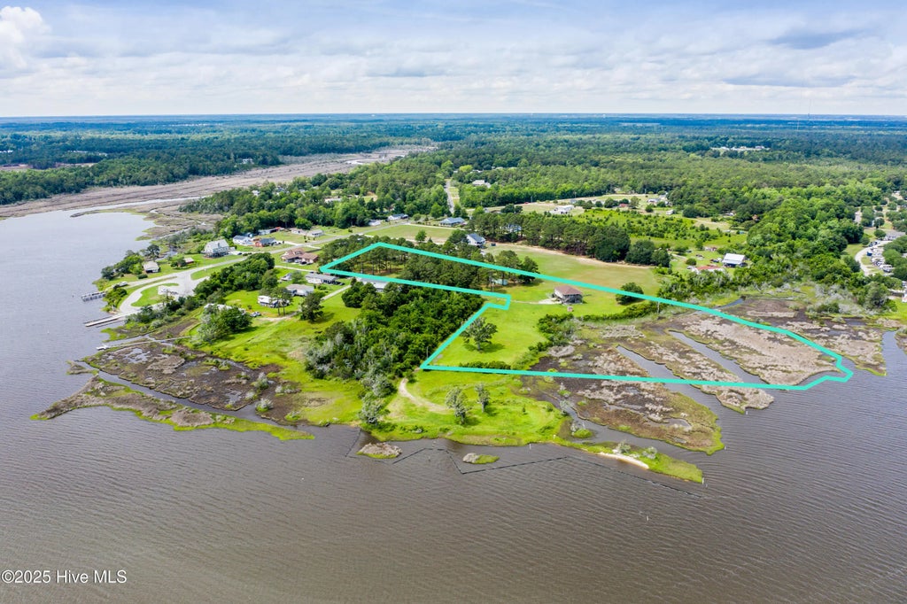 301 Intracoastal Court, Sneads Ferry