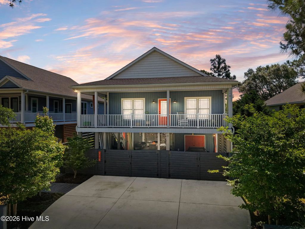 116 Ne 13th Street, Oak Island
