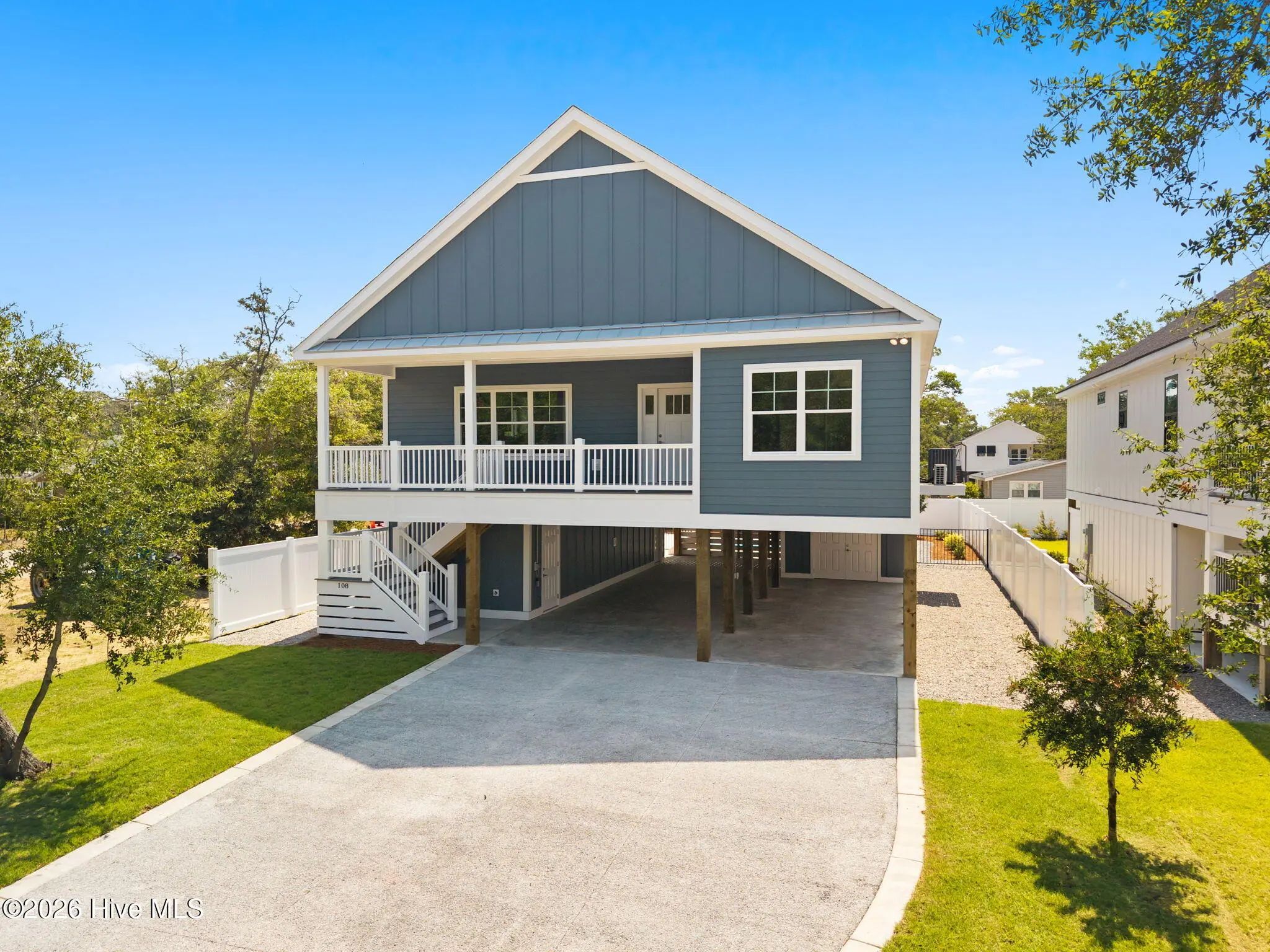 108 Ne 64th Street, Oak Island