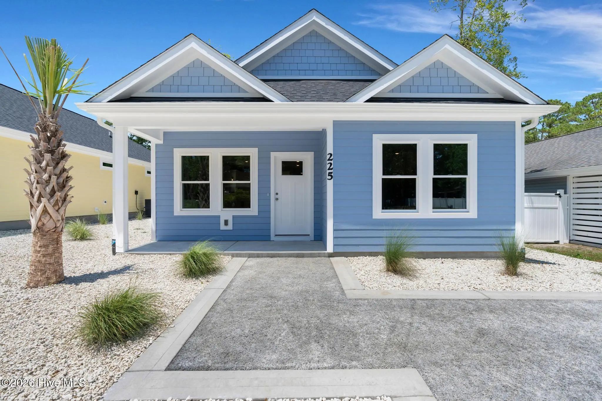 225 Ne 75th Street, Oak Island
