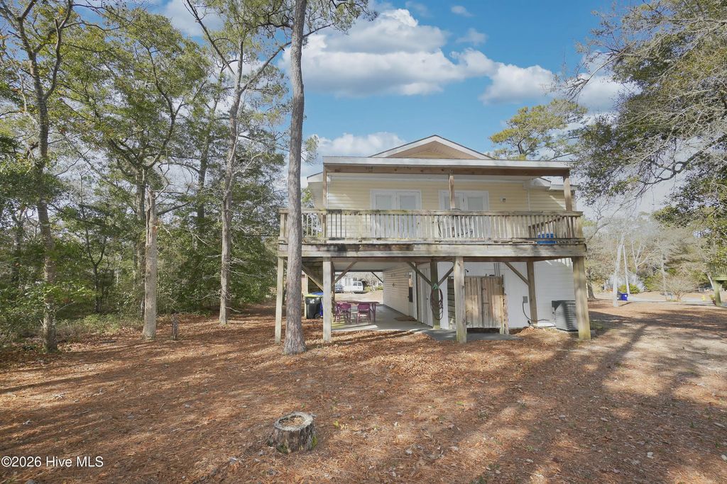 114 Nw 21st Street, Oak Island