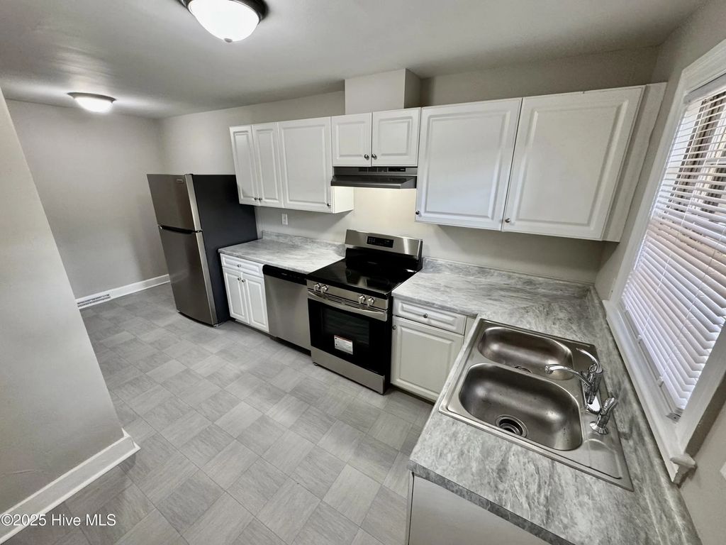2506 E 3rd Street A, Greenville