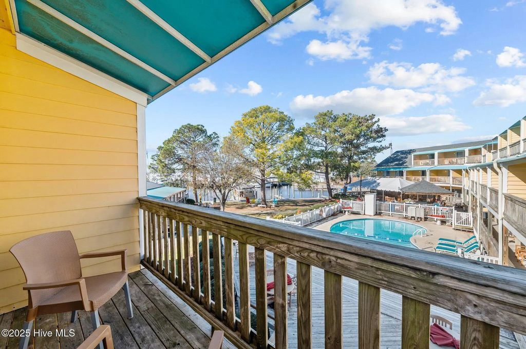 305 South Avenue # 33, Oriental