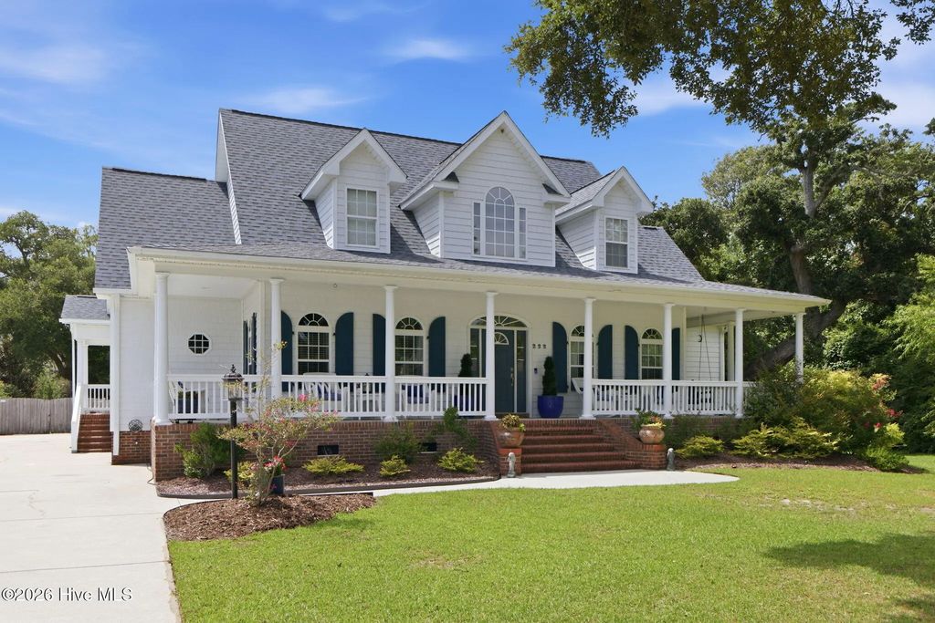 222 Yacht Club Drive, Newport