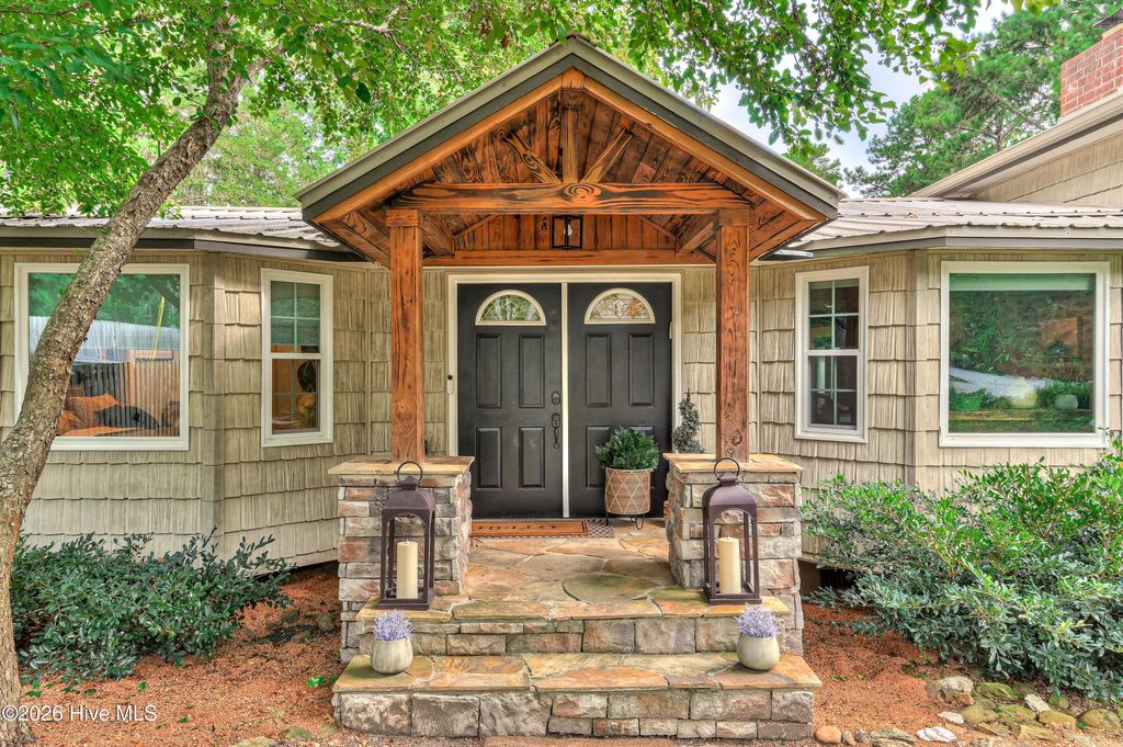 1026 Elm Drive, Lincoln