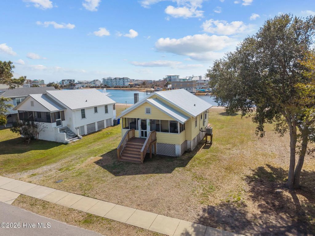 305 Atlanta Avenue, Carolina Beach