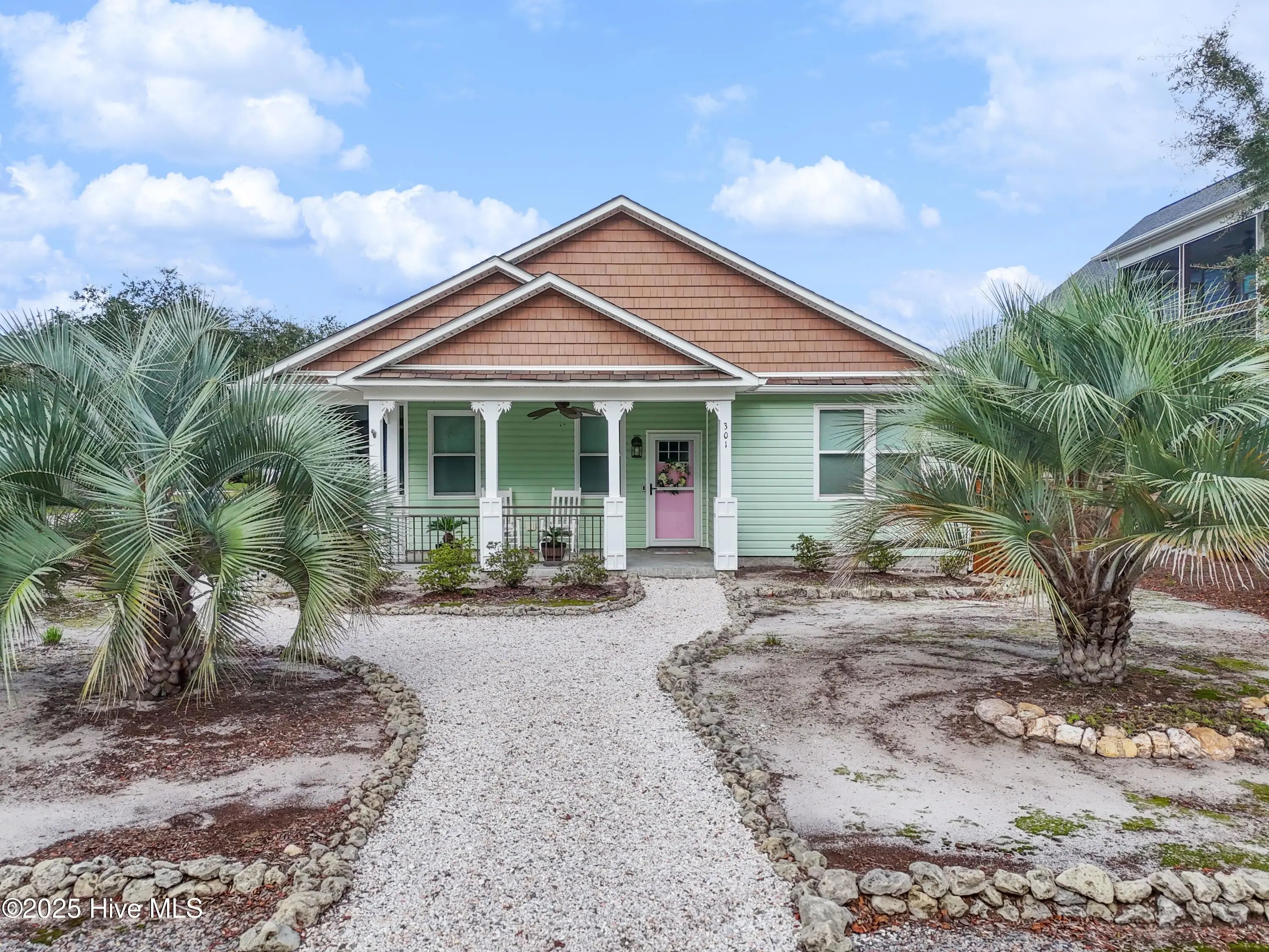 301 Ne 51st Street, Oak Island