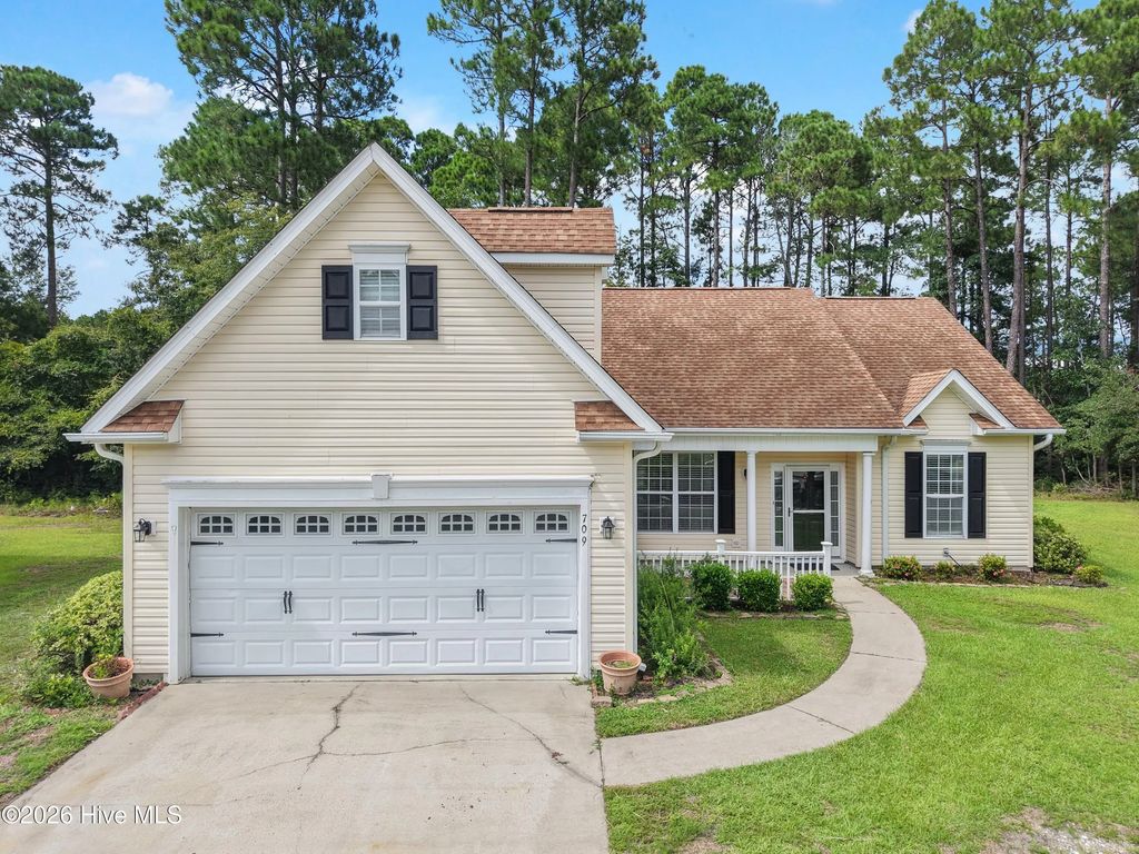 709 E Pipers Glen, Shallotte