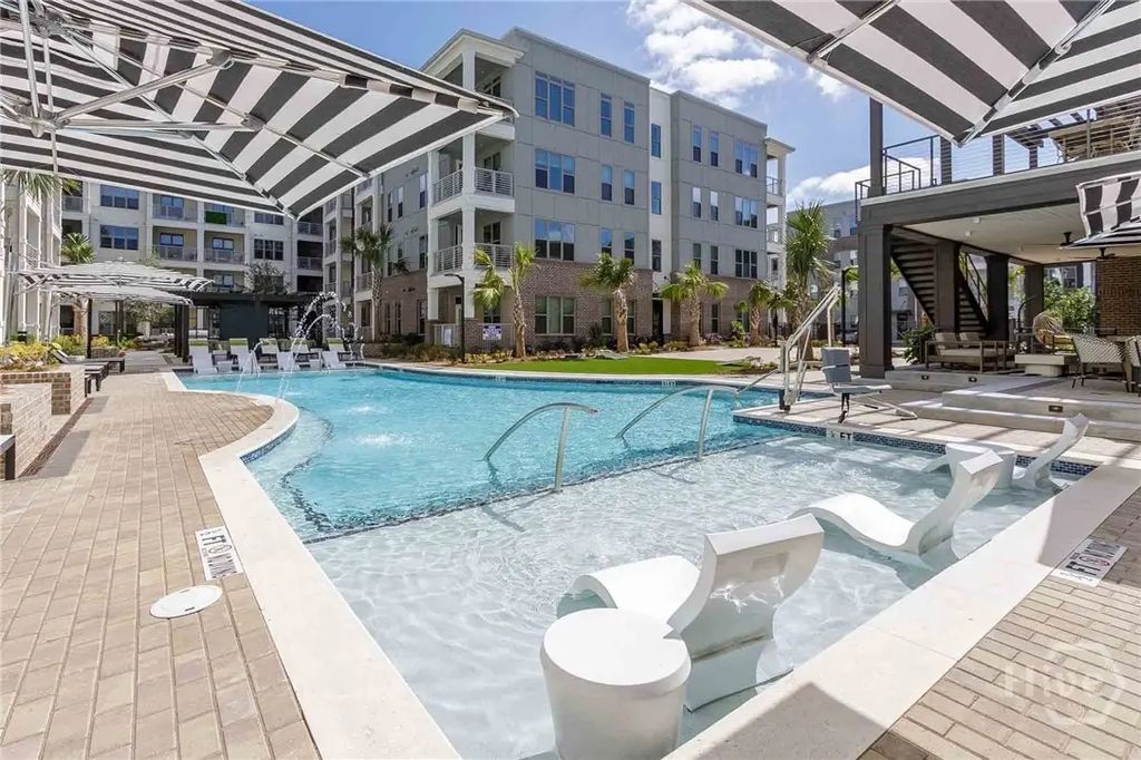 1150 E Perry Lane B4, Savannah