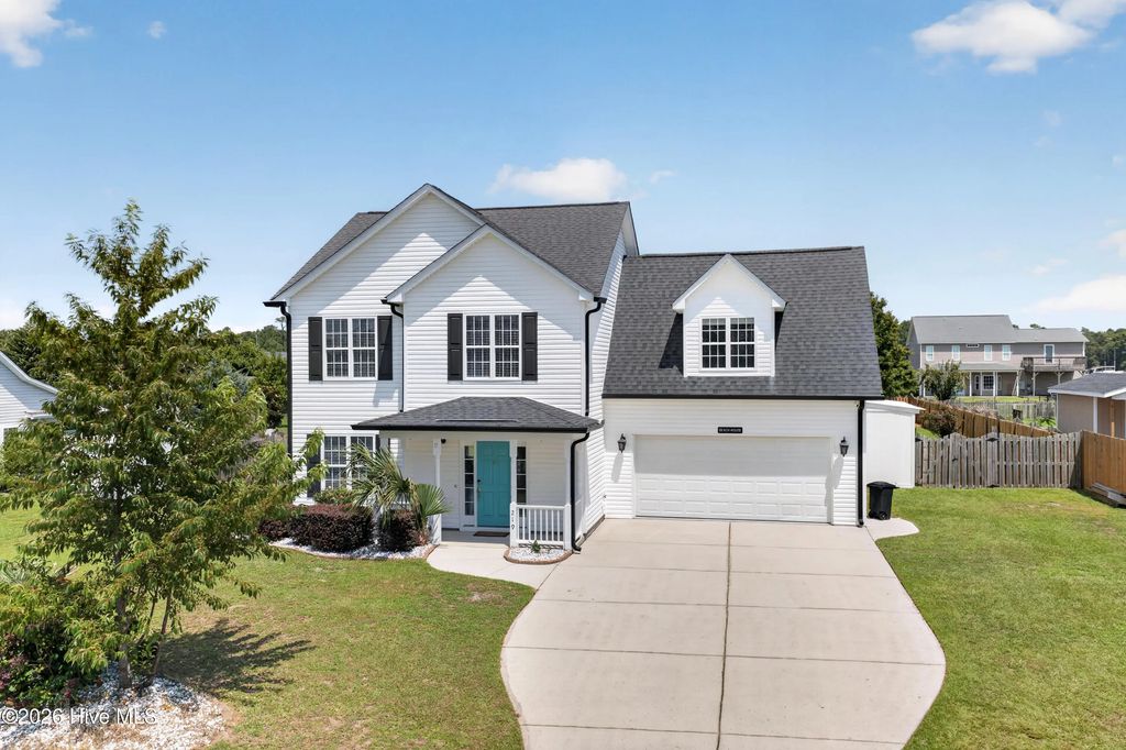 219 Twin Oaks Drive, Hampstead