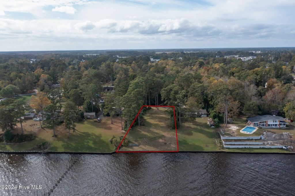 2108 Neuse Cliffs Drive, New Bern