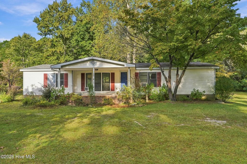 104 Sandy Creek Drive, Leland
