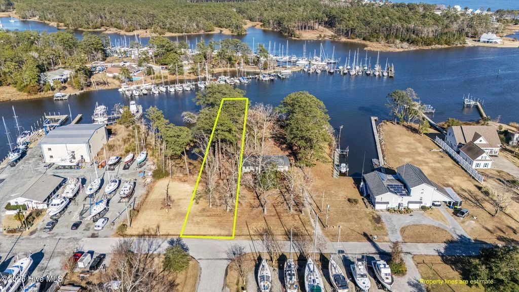 1228 Neuse Drive, Oriental