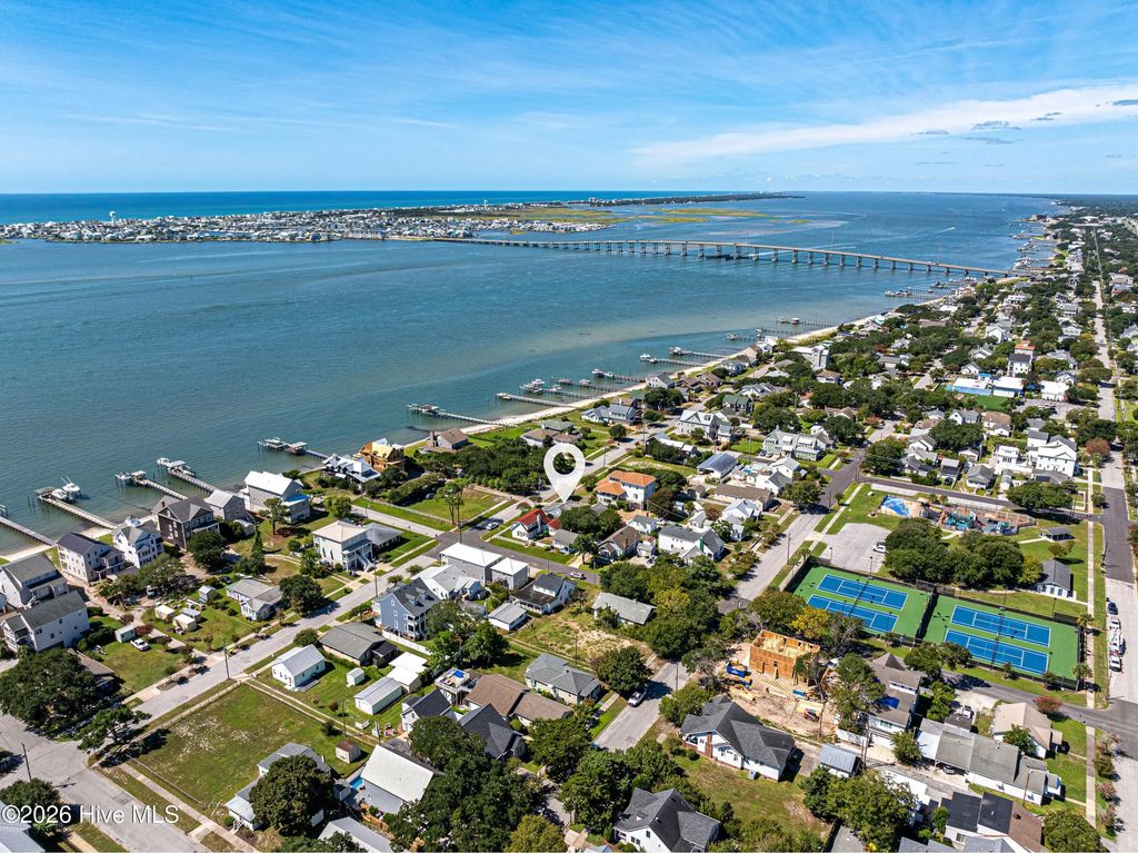 1502 Shackleford Street, Morehead City