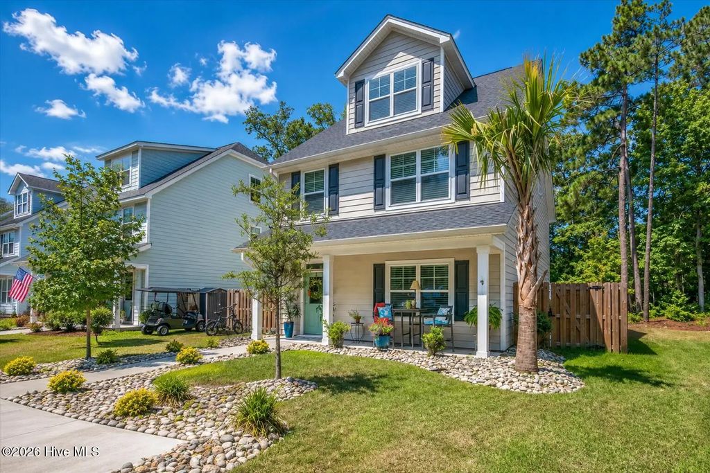 1171 N Caswell Avenue, Southport