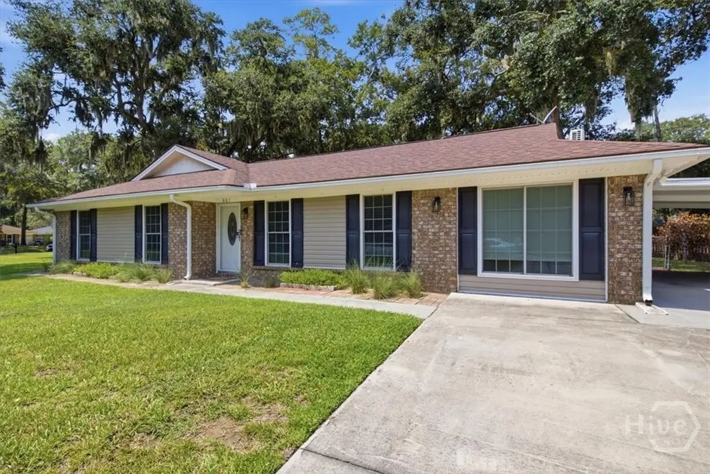 601 Leaning Oaks Drive, Savannah