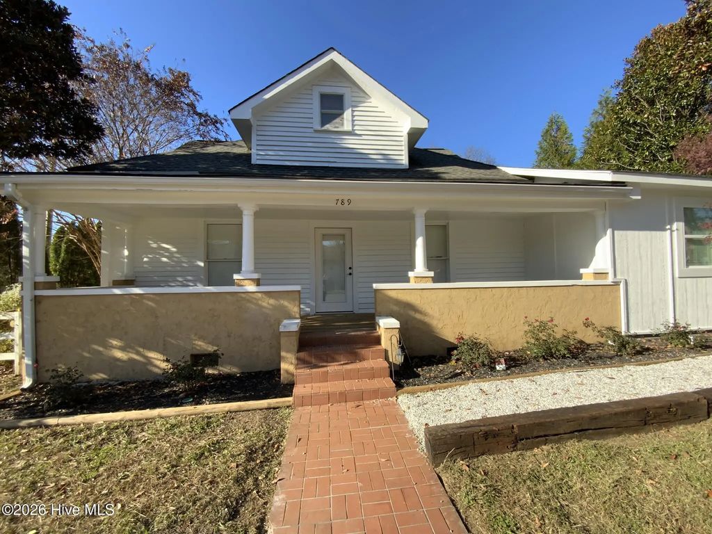 789 Main Street C, Andrews
