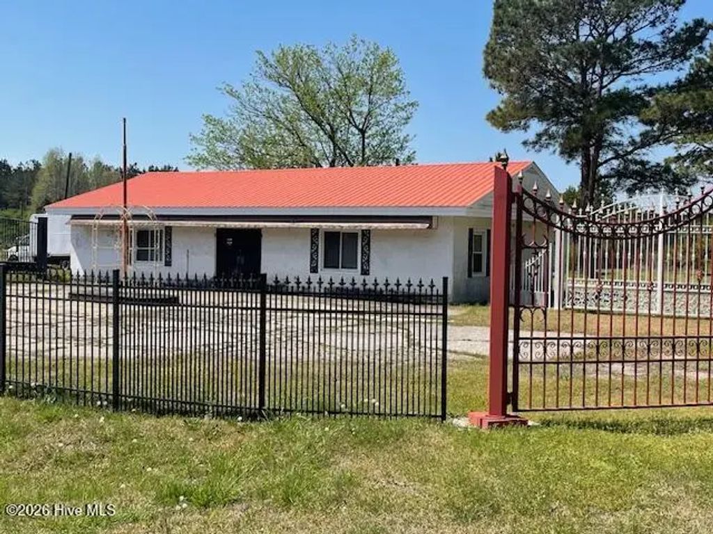 17838 Nc 131 Highway, Bladenboro