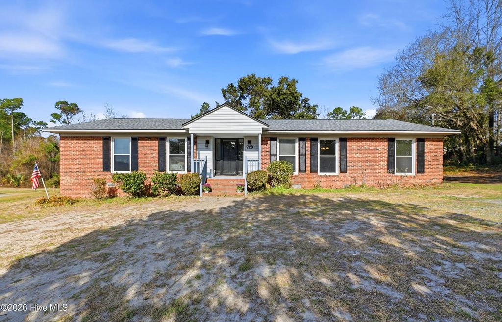 718 Hughes Road, Hampstead