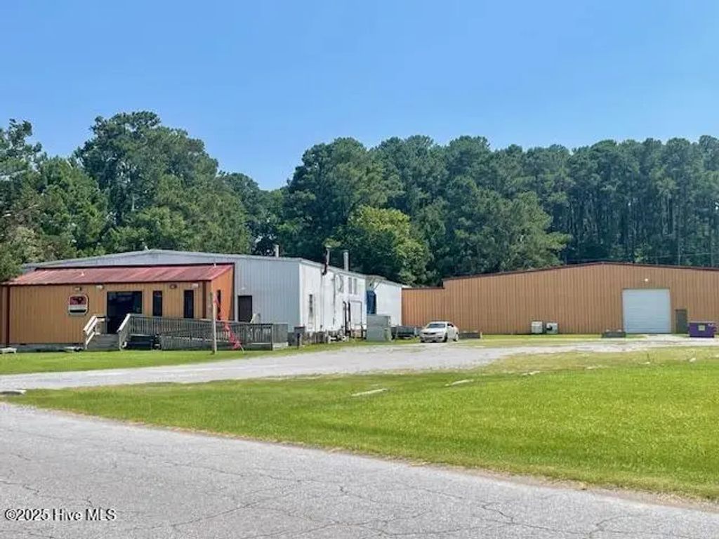4519 W Pine Street, Farmville