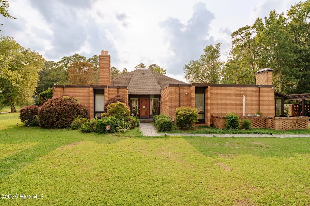 1900 Pawnee Drive, Kinston