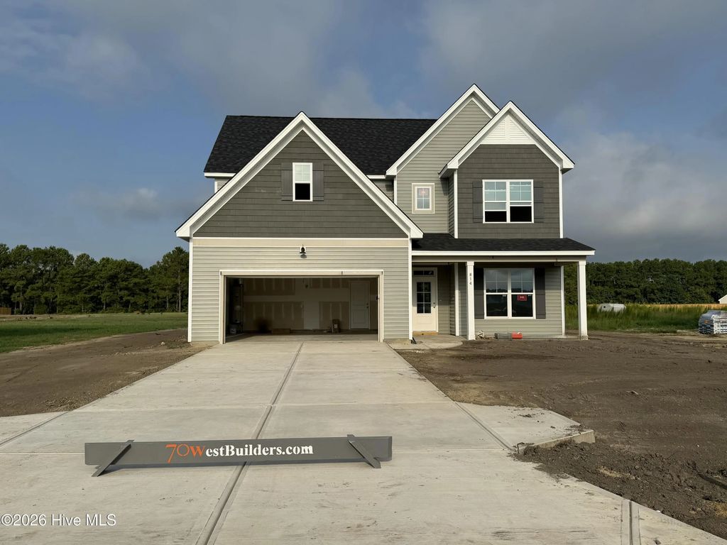 814 Tupelo Tree Drive, Hubert