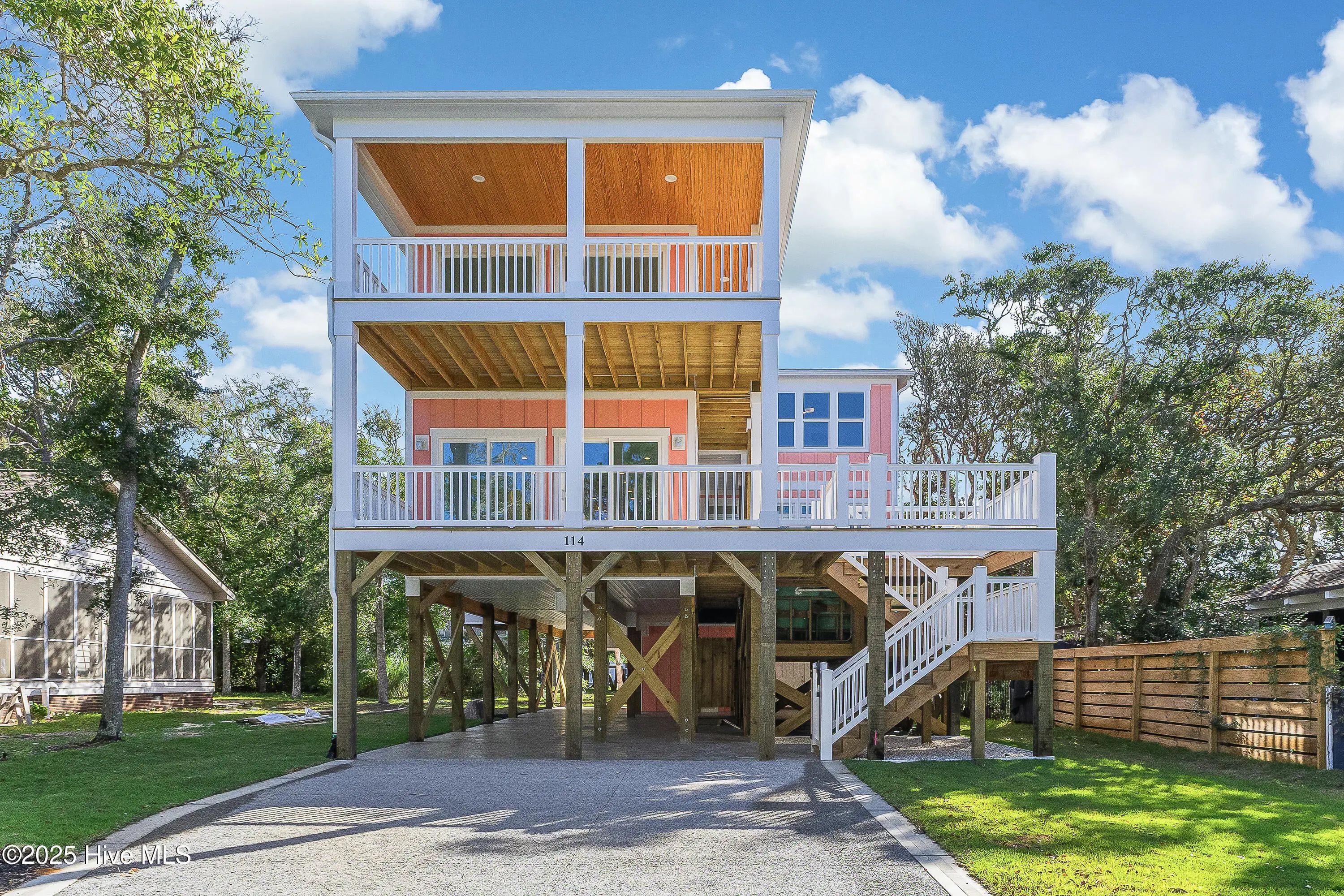 114 Se 75th Street, Oak Island