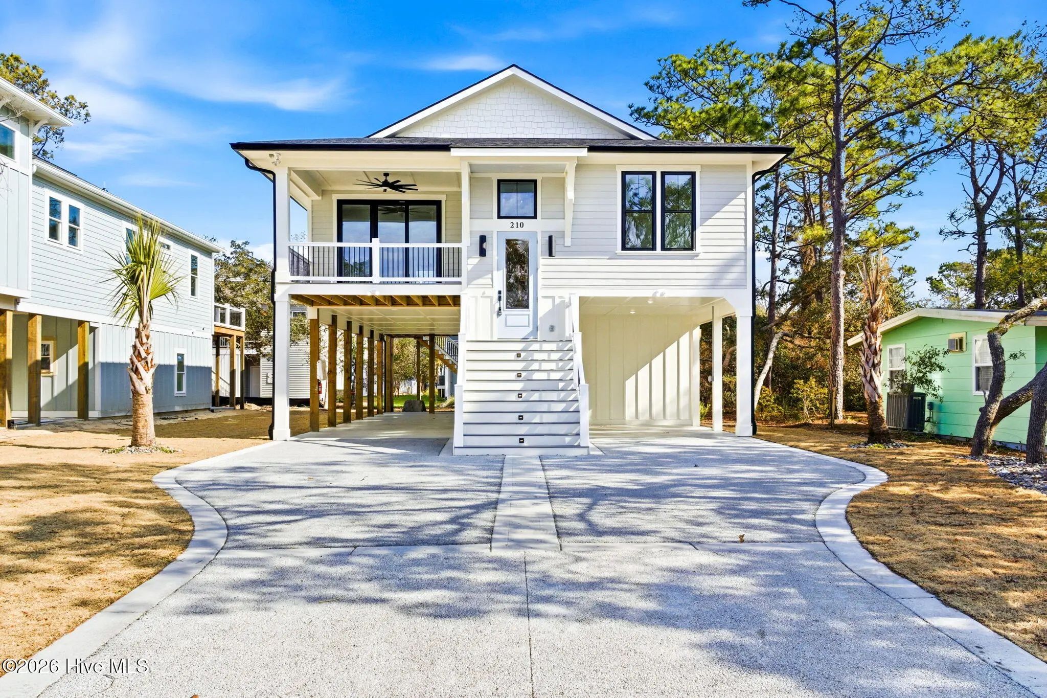 210 Ne 57th Street, Oak Island
