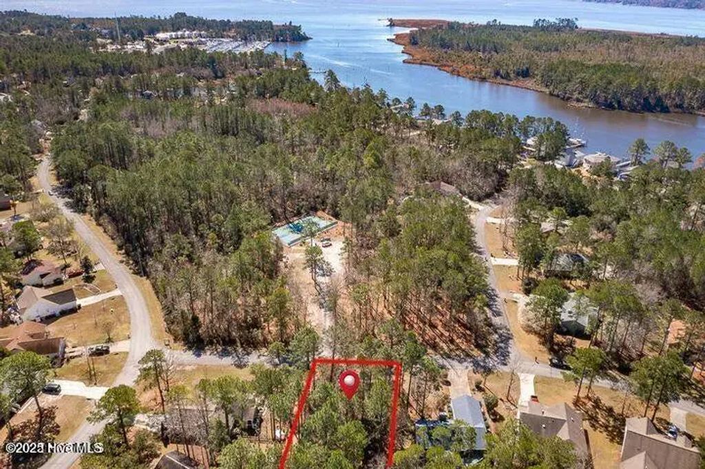 5821 Port Drive, New Bern