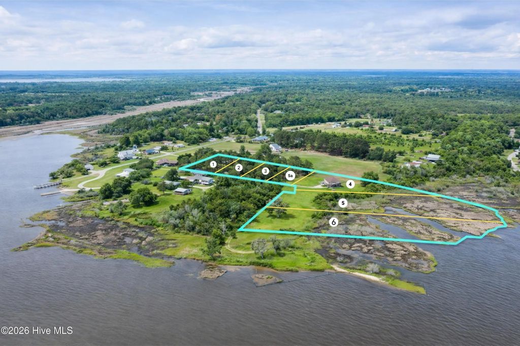 301 Intracoastal Court, Sneads Ferry