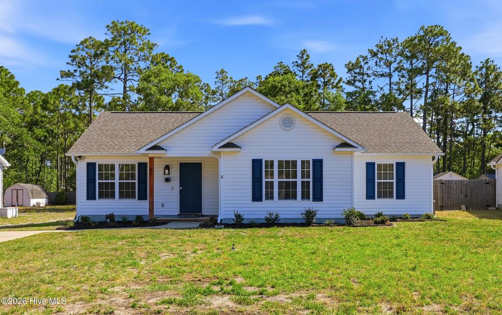 87 S High Point Road, Southport