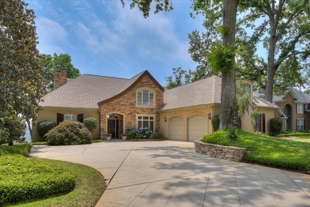 837 River Bluff Road, 