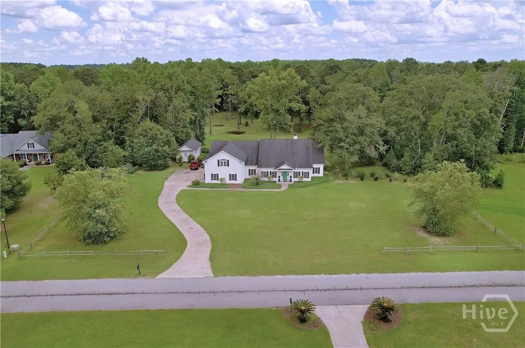 1225 E Hampton Drive, 