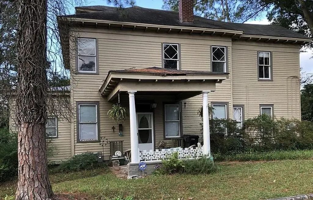 2222 Queens Way, Richmond