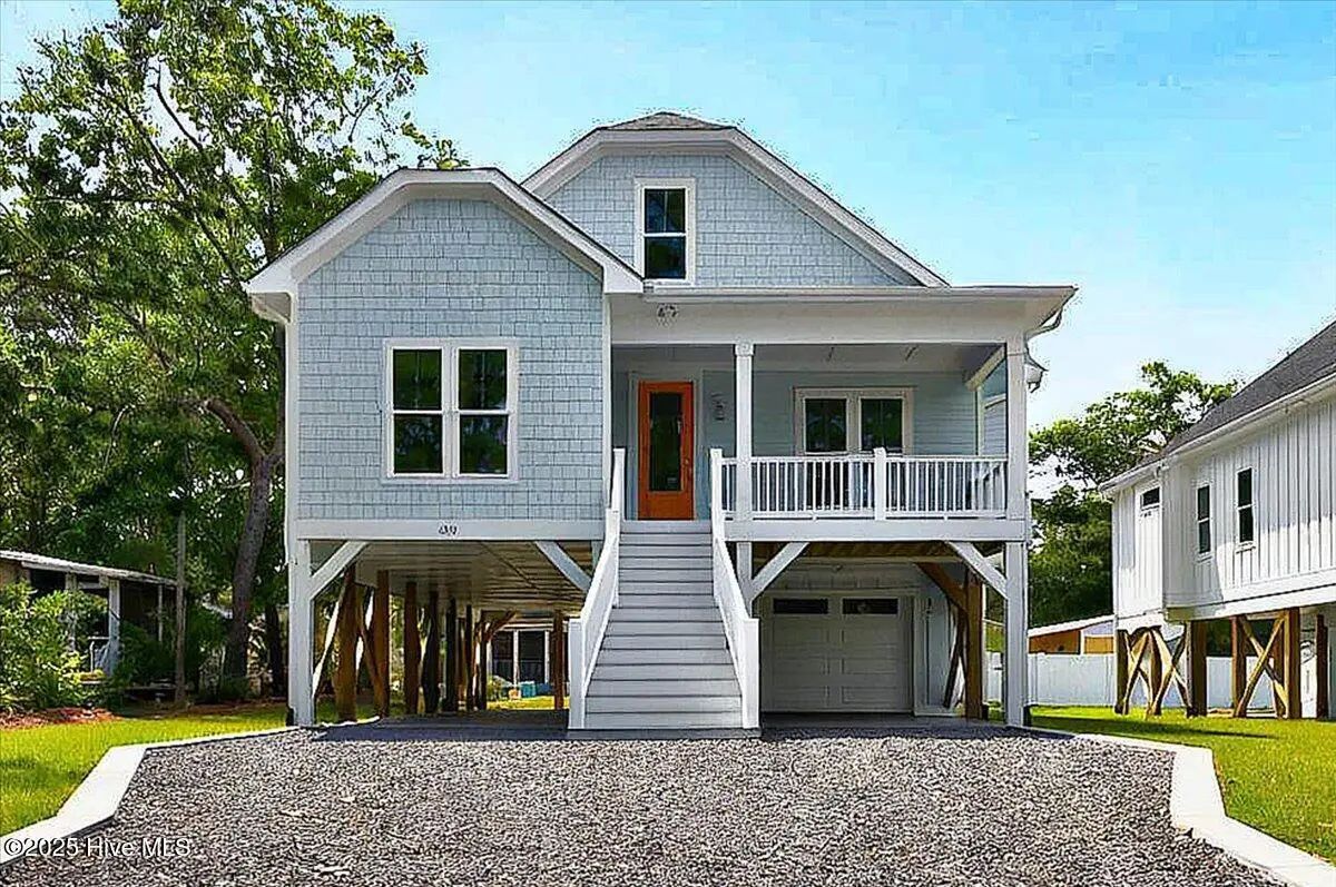 243 Ne 70th Street, Oak Island
