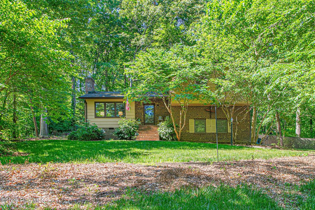 1832 Travis Lane, Ash