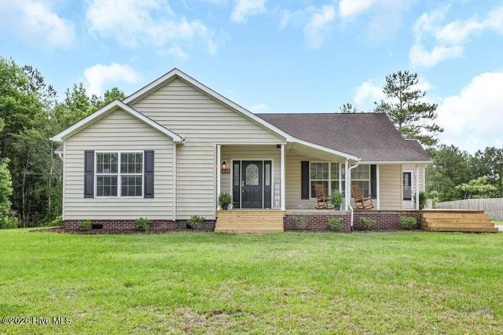 635 Cross Creek Drive, Hampstead