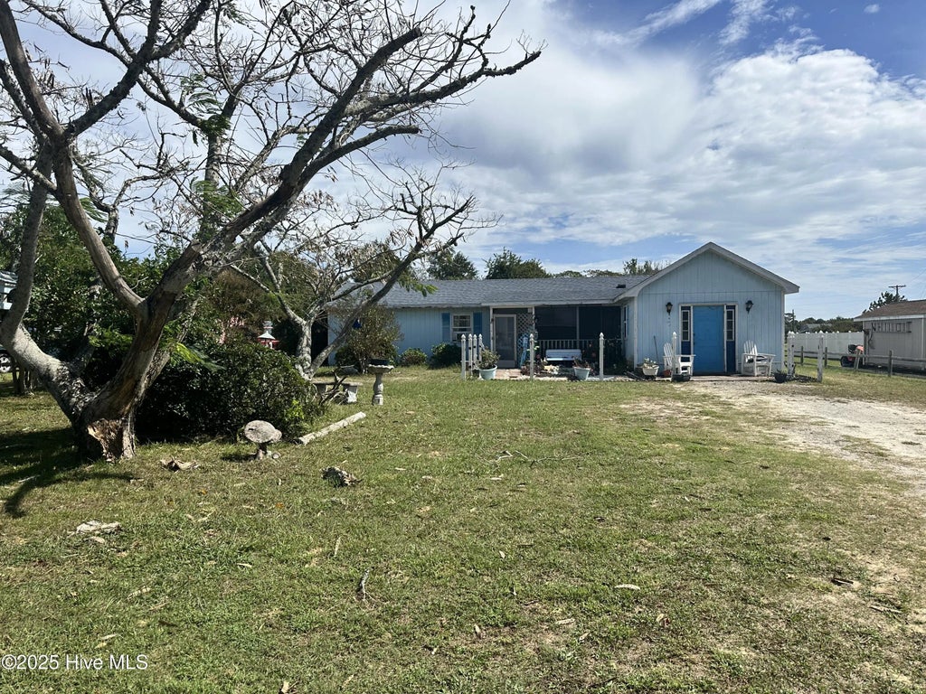 275 Salty Shores Road, Newport