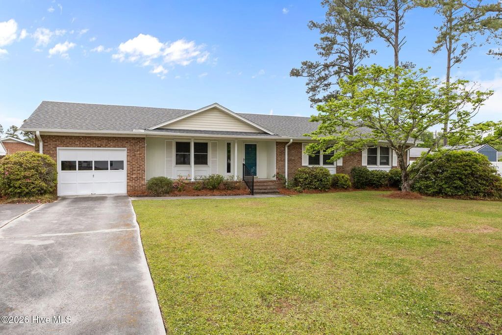 902 Hedrick Boulevard, Ash