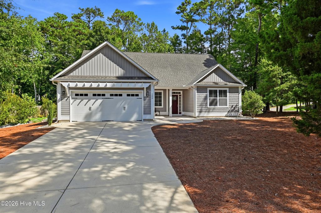 100 Hickory Circle, Hampstead