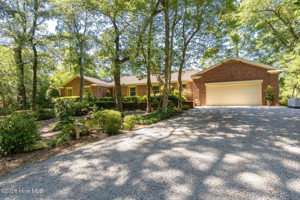 105 Magnolia Court, Pine Knoll Shores