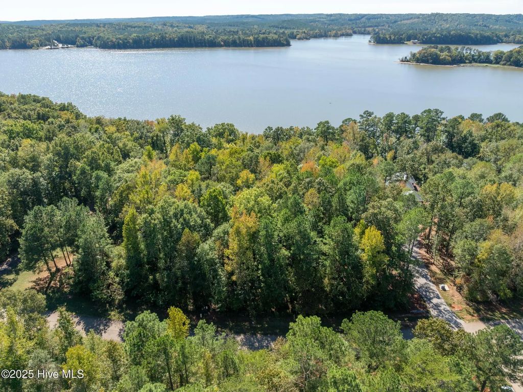 153 Vista Lane, Rockingham