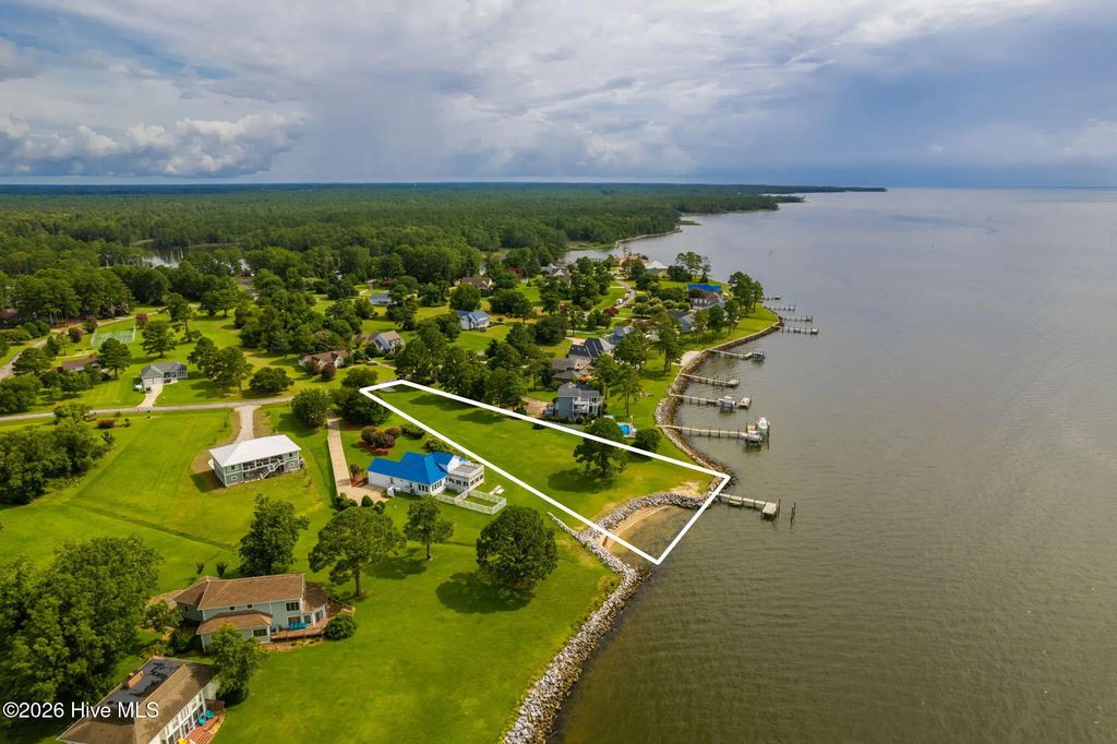 6024 Dolphin Road, Oriental