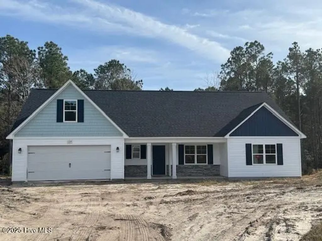 511 Large Oak Drive, Hubert
