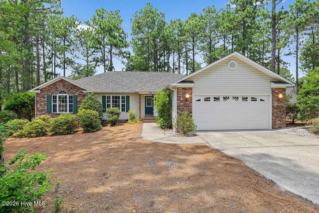 242 Juniper Creek Boulevard, Pinehurst