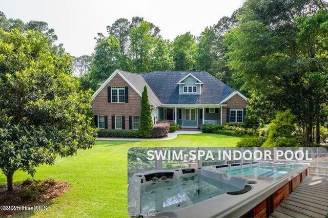 120 E High Bluff Drive, Hampstead