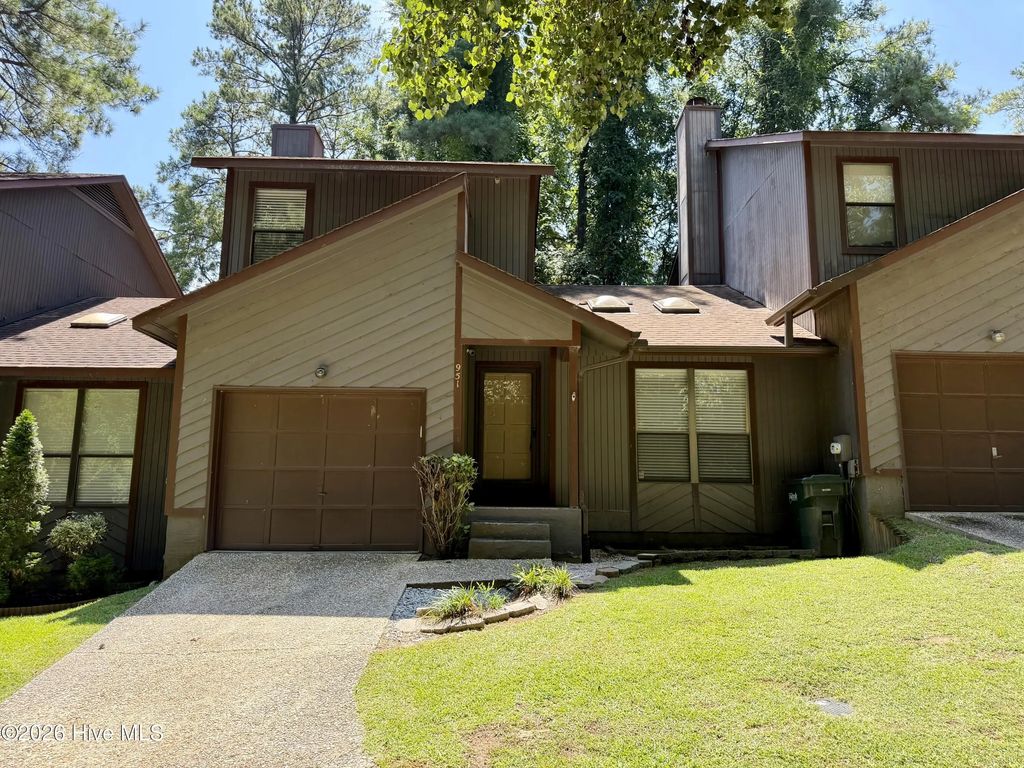 951 Creek Side Run, Fayetteville