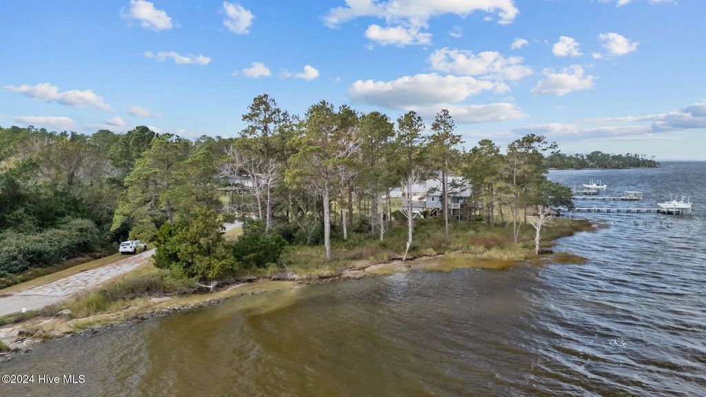 211 S River Drive, Beaufort